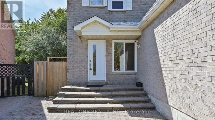 Photo de la propriété: 68 Large Crescent ON L1T 2T1