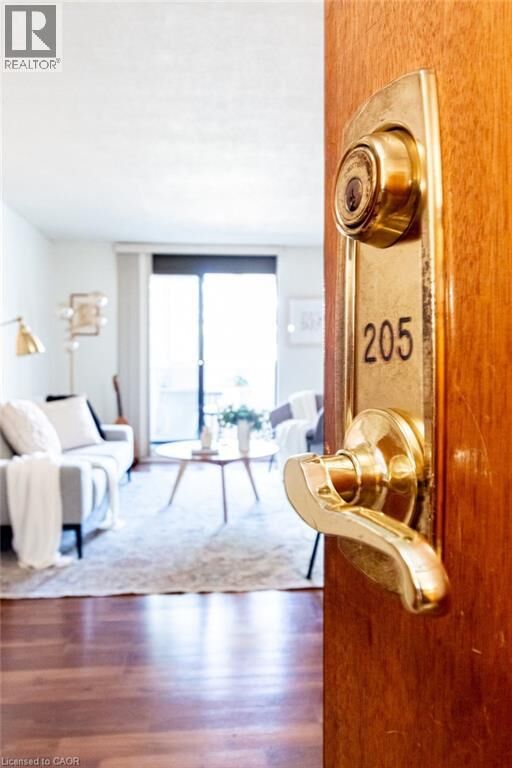 Photo de la propriété:  23 Main Street 205  ON L9H 2P7 
