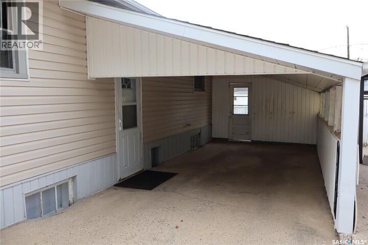 Property Photo:  505 2nd Avenue E  SK S0H 0B0 