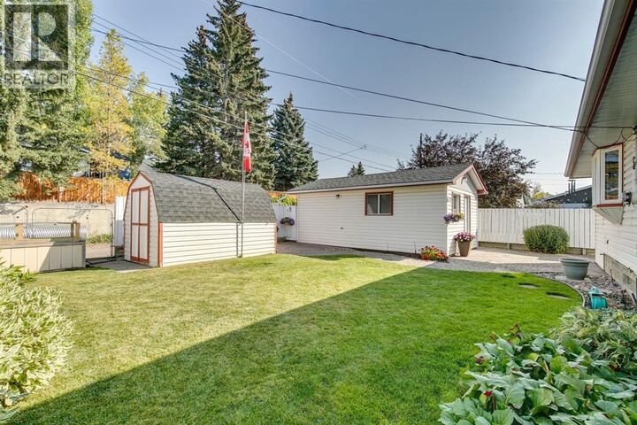 Property Photo:  5751 Dalmead Crescent Northwest  AB T3A 1E8 