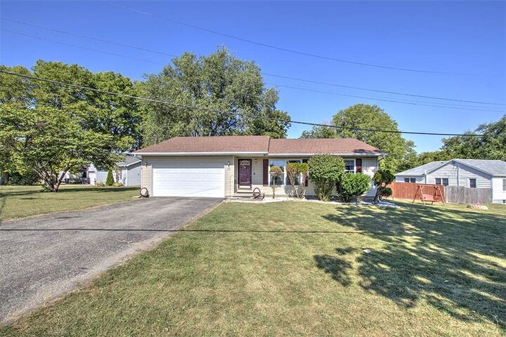 520 Elm Street  Mt. Zion IL 62549 photo