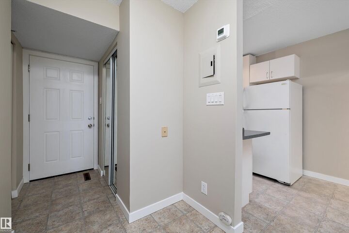 Property Photo:  25F Meadowlark Village NW  AB T5R 5X4 