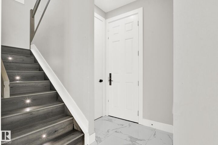 Property Photo:  3118 Kostash Green SW  AB T6W 4K3 