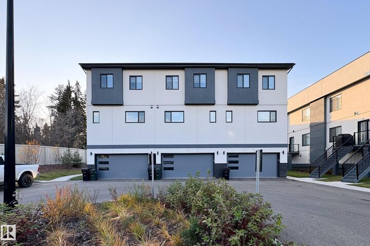 Property Photo:  10 Salisbury Way 28  AB T8B 0B1 