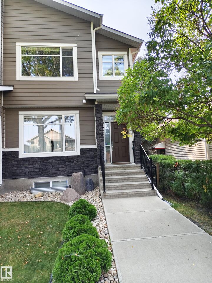 Property Photo:  9527 75 Avenue NW  AB T6E 1H5 