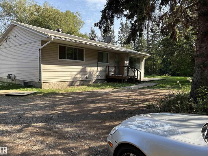 Photo de la propriété:  9815 210 Street NW  AB T5T 5X9 