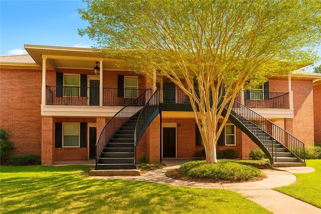 Property Photo:  4400 Charleston Circle Circle 5  LA 71303 