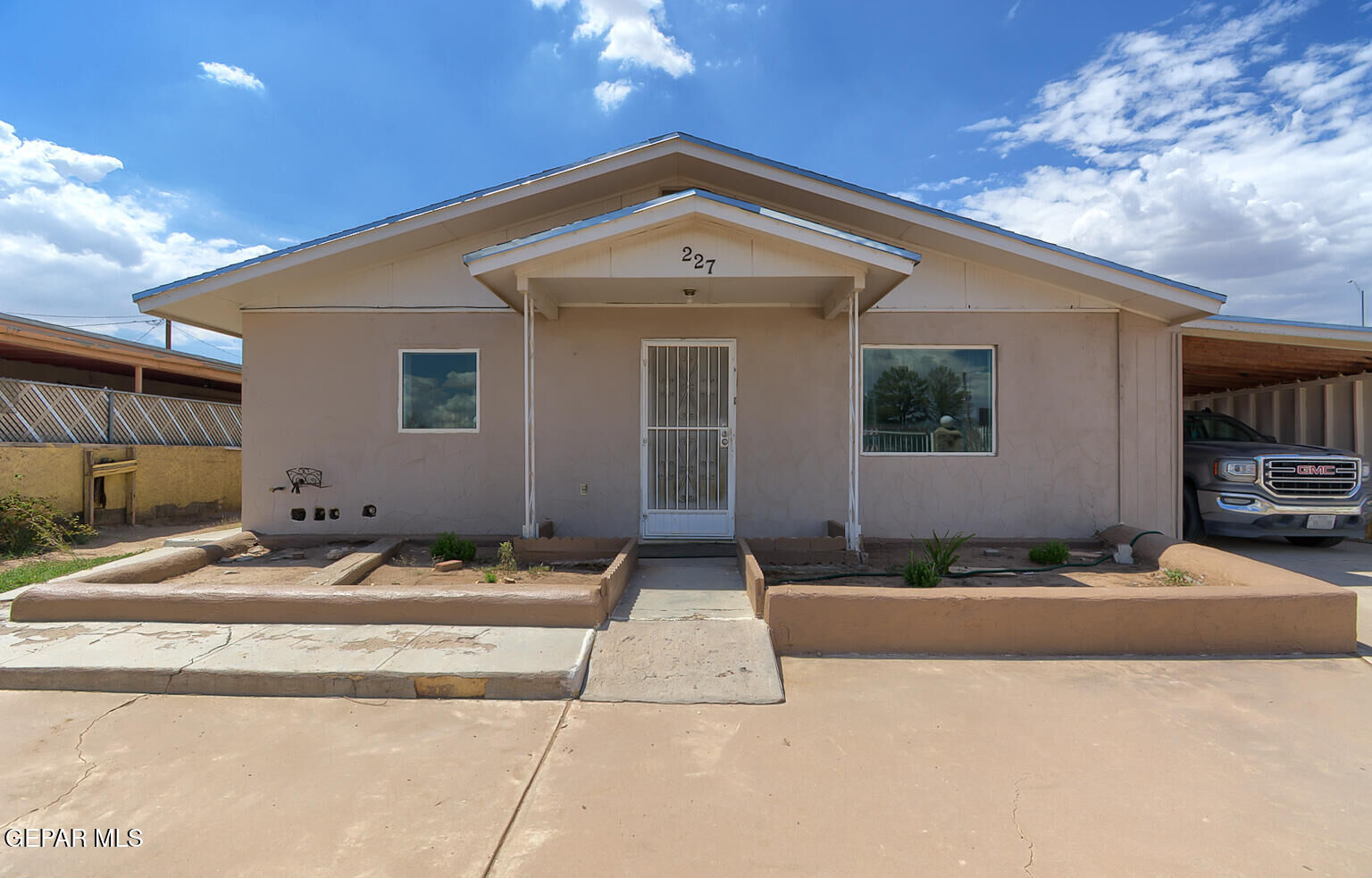 Property Photo:  227 Galvan Place  TX 79915 