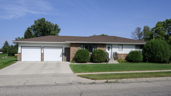 Property Photo:  824 Capitol Avenue  ND 58501 
