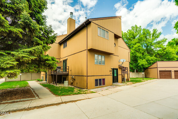 2865 Warwick Loop A  Bismarck ND 58504 photo