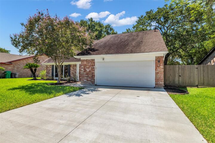 Property Photo:  11110 Sageknight Drive  TX 77089