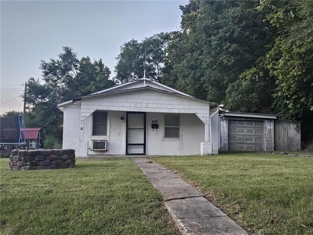 Property Photo: 1205 6th Avenue MO 64505