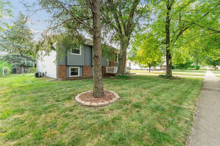 Property Photo:  805 NW Logan Street  IA 50023 