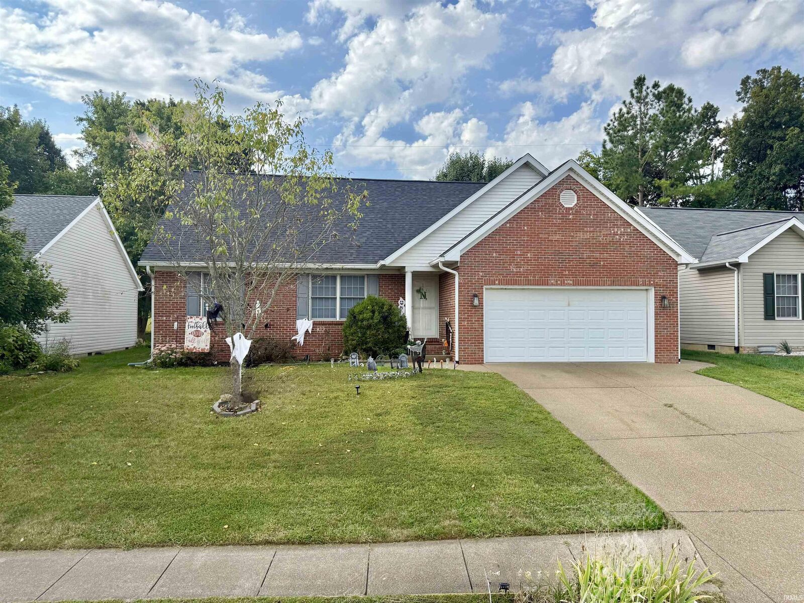 Property Photo: 3031 Ivy Meadow Drive IN 47711