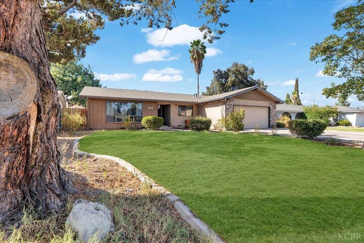 Property Photo: 3504 W Cutler Avenue CA 93277