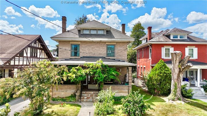 Property Photo:  1565 Quarrier Street  WV 25311 