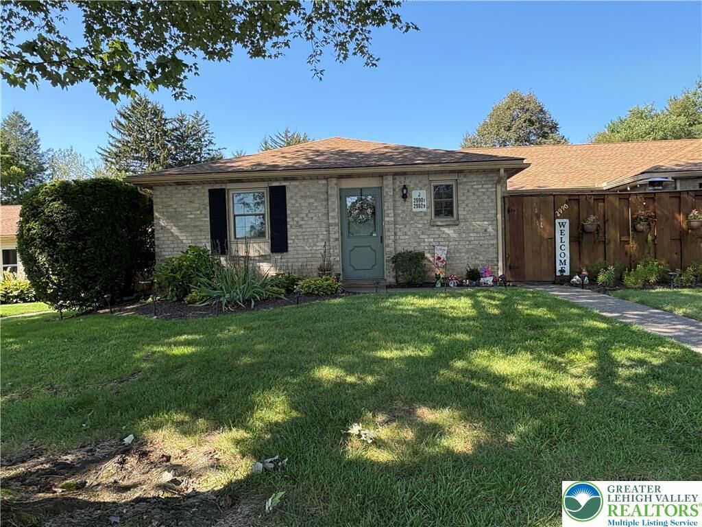 Property Photo: 2992 Aronimink Place PA 18062