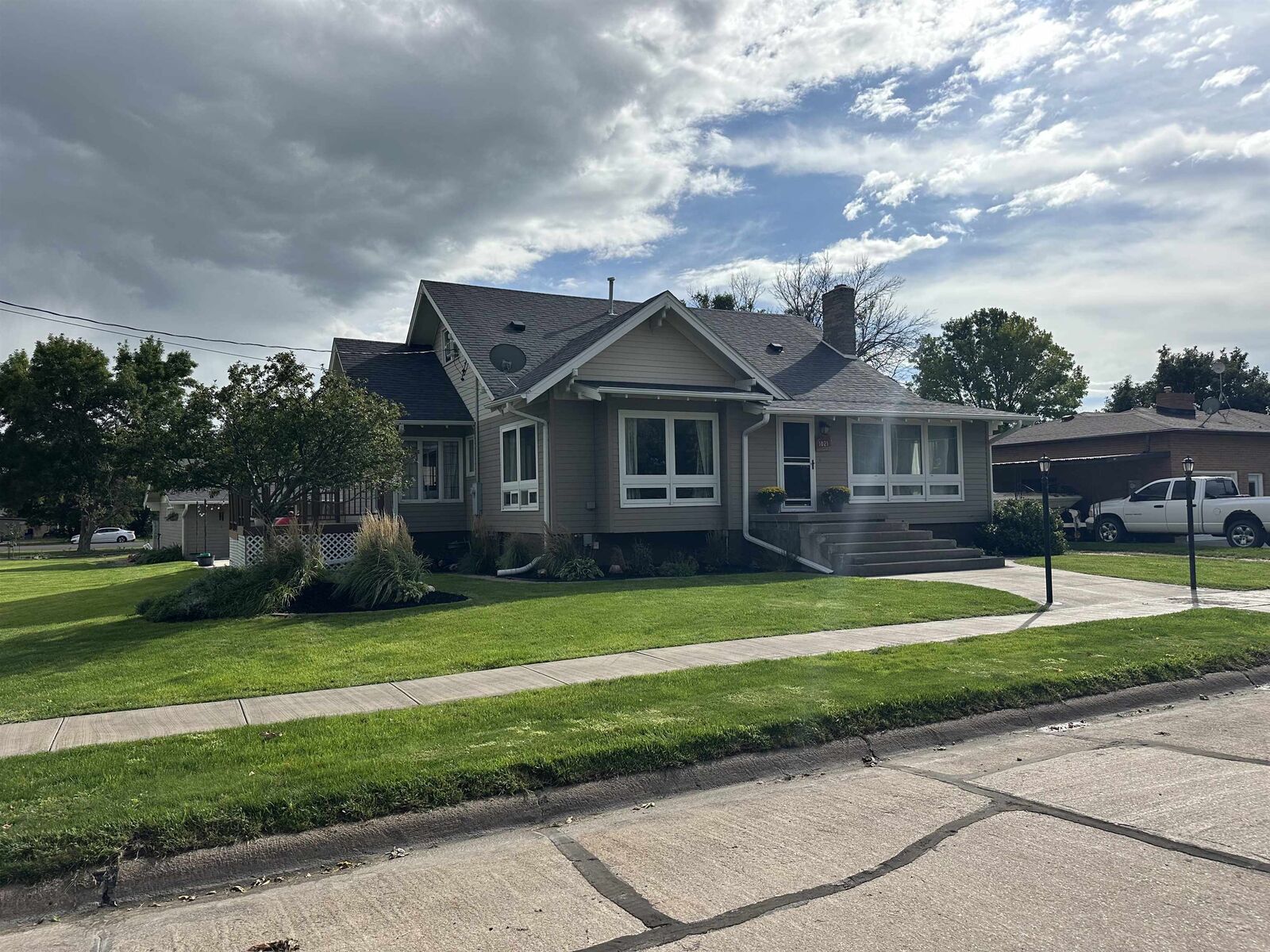 Property Photo: 1021 Locust NE 69165