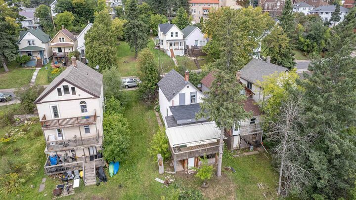 Property Photo:  1016 E 7th St  MN 55805 