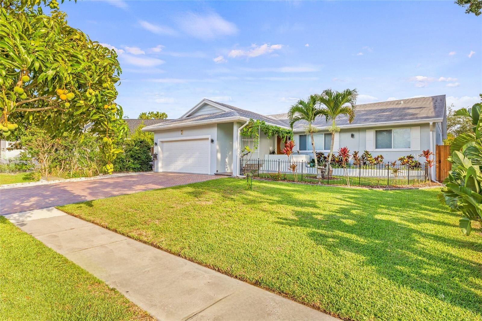 Property Photo: 417 Manor Boulevard FL 34683