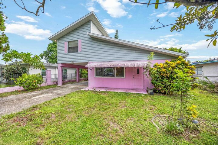 Property Photo: 2822 Palmadelia Avenue FL 34234