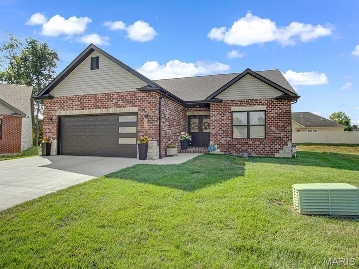 Property Photo:  428 Firestone Street  IL 62243 