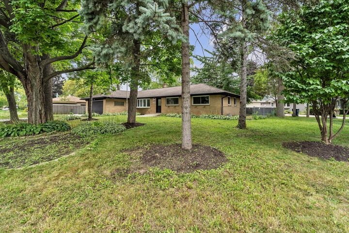 Property Photo: 7744 N Fairway Pl WI 53223