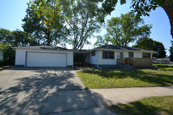 9833 W Dakota St  West Allis WI 53227 photo