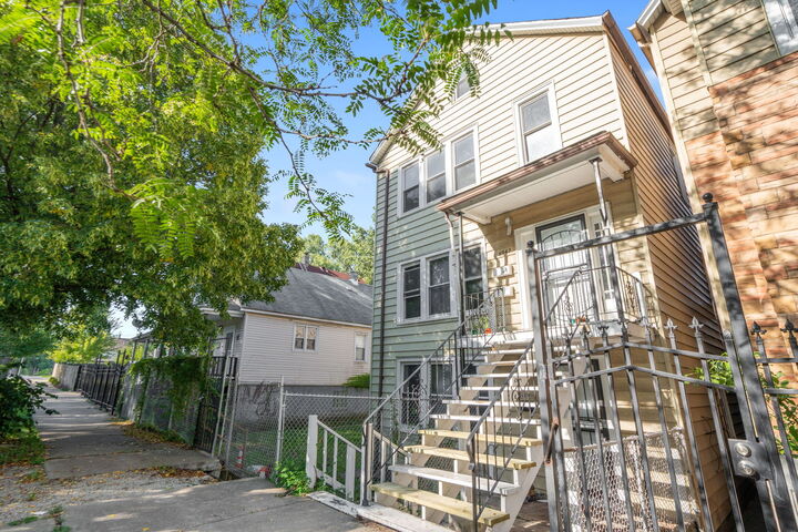 Property Photo:  8942 S Baltimore Avenue  IL 60617 