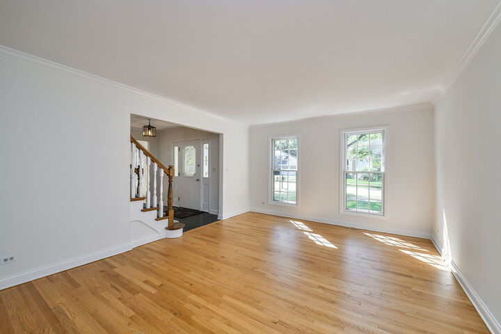 Property Photo:  825 Biltmore Court  IL 60563 