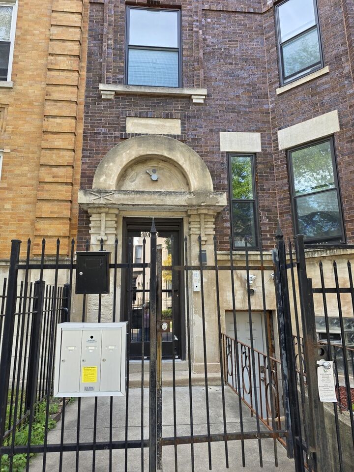 Property Photo:  4040 S Calumet Avenue 3  IL 60653 