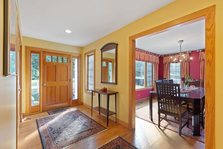 Property Photo: 918 N Cross Street IL 60187