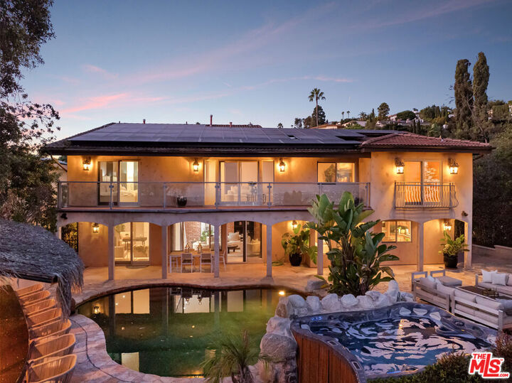 Property Photo: 8000 Oceanus Drive CA 90046