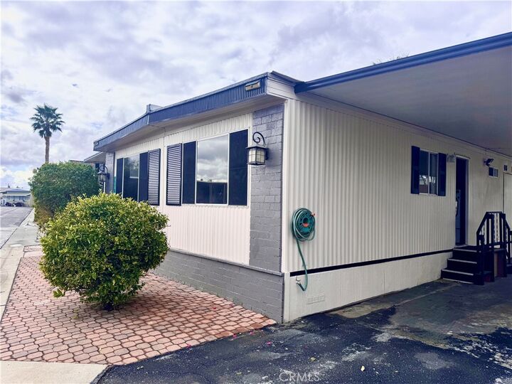 Property Photo:  260 N Lyon Ave 125  CA 92543 