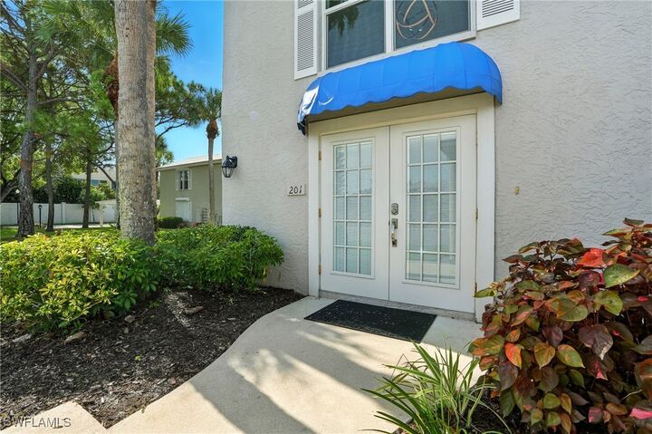 Property Photo: 876 Gulf Pavilion Drive 201 FL 34108