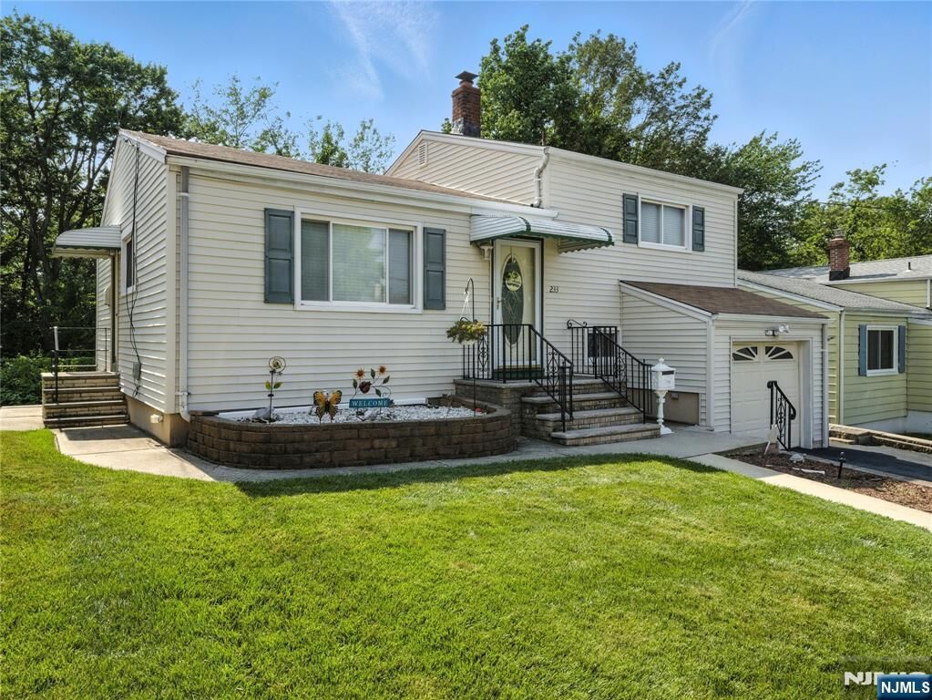 Property Photo:  233 Fairway Avenue  NJ 07109 