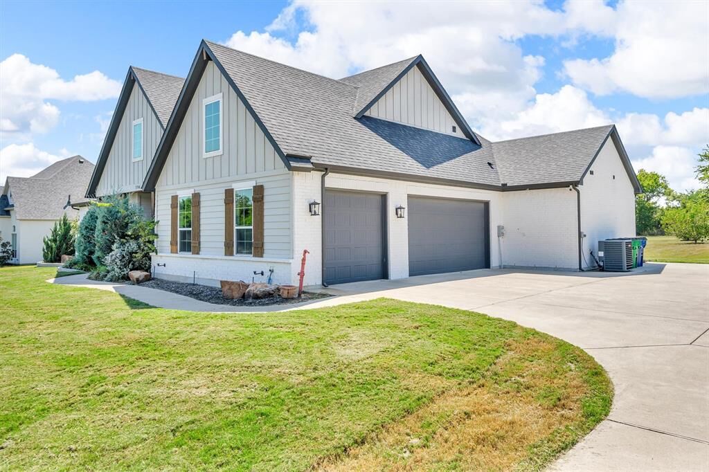 Property Photo:  1700 Lone Elm Road  TX 75167 