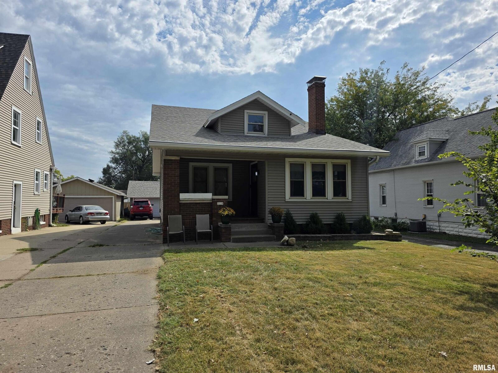 Property Photo: 3118 N Sheridan Road IL 61604