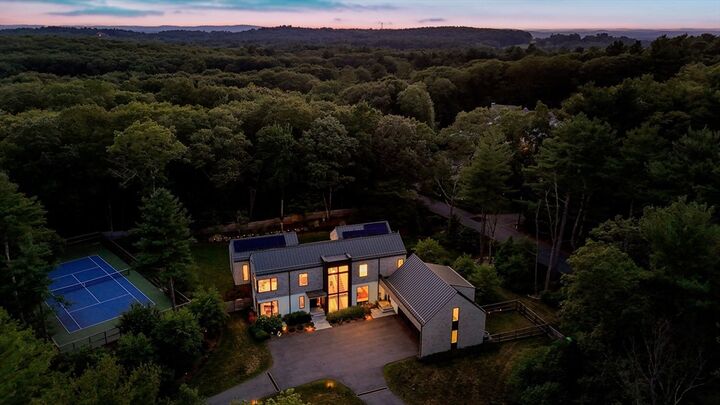 Property Photo:  286 Country Dr  MA 02493 
