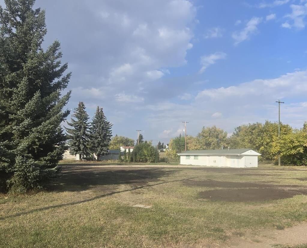 Property Photo:  4910 48 Street  AB T0B 4C0 