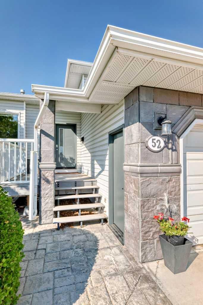 Property Photo:  52 Kirby Street  AB T4P 3M9 