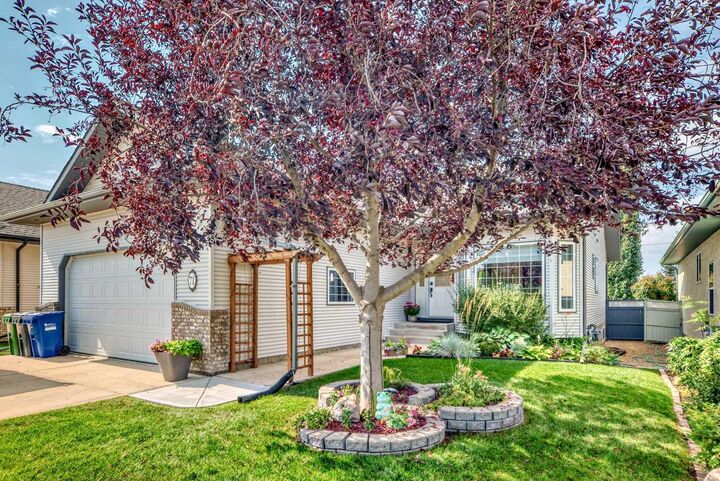 71 Adams Close  Red Deer AB T4R 3C7 photo