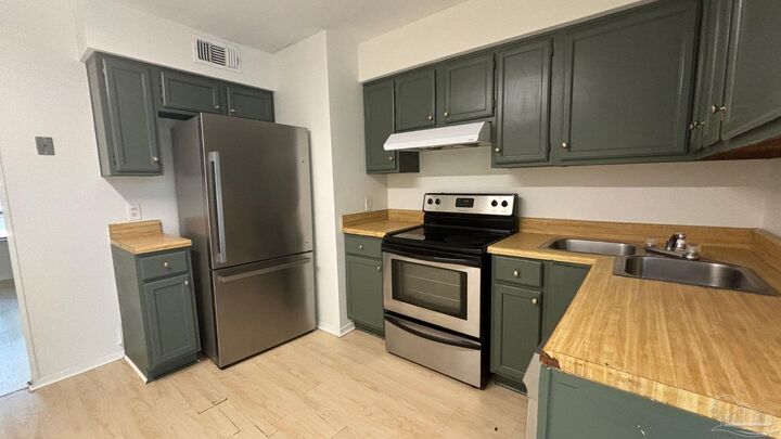 Property Photo: 2811 Langley Ave 208 FL 32504