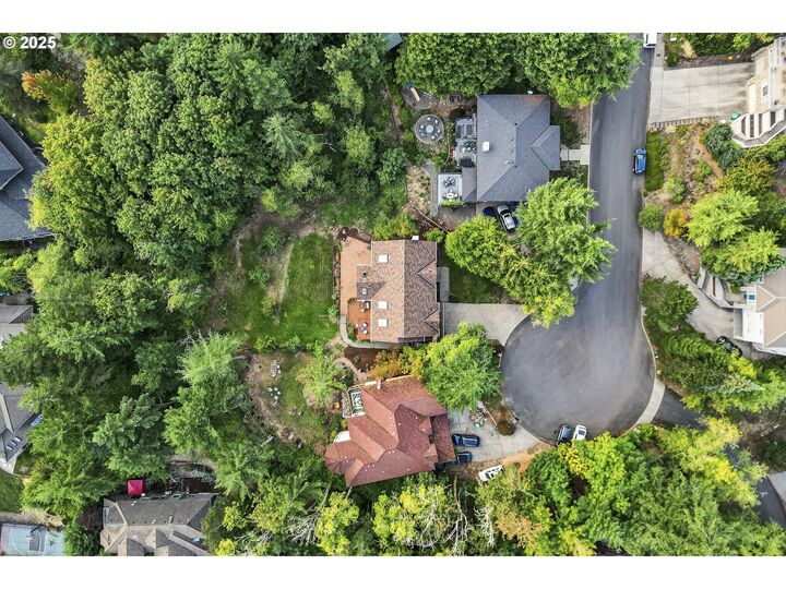 Property Photo: 8452 NW Timber Ridge Ct OR 97229