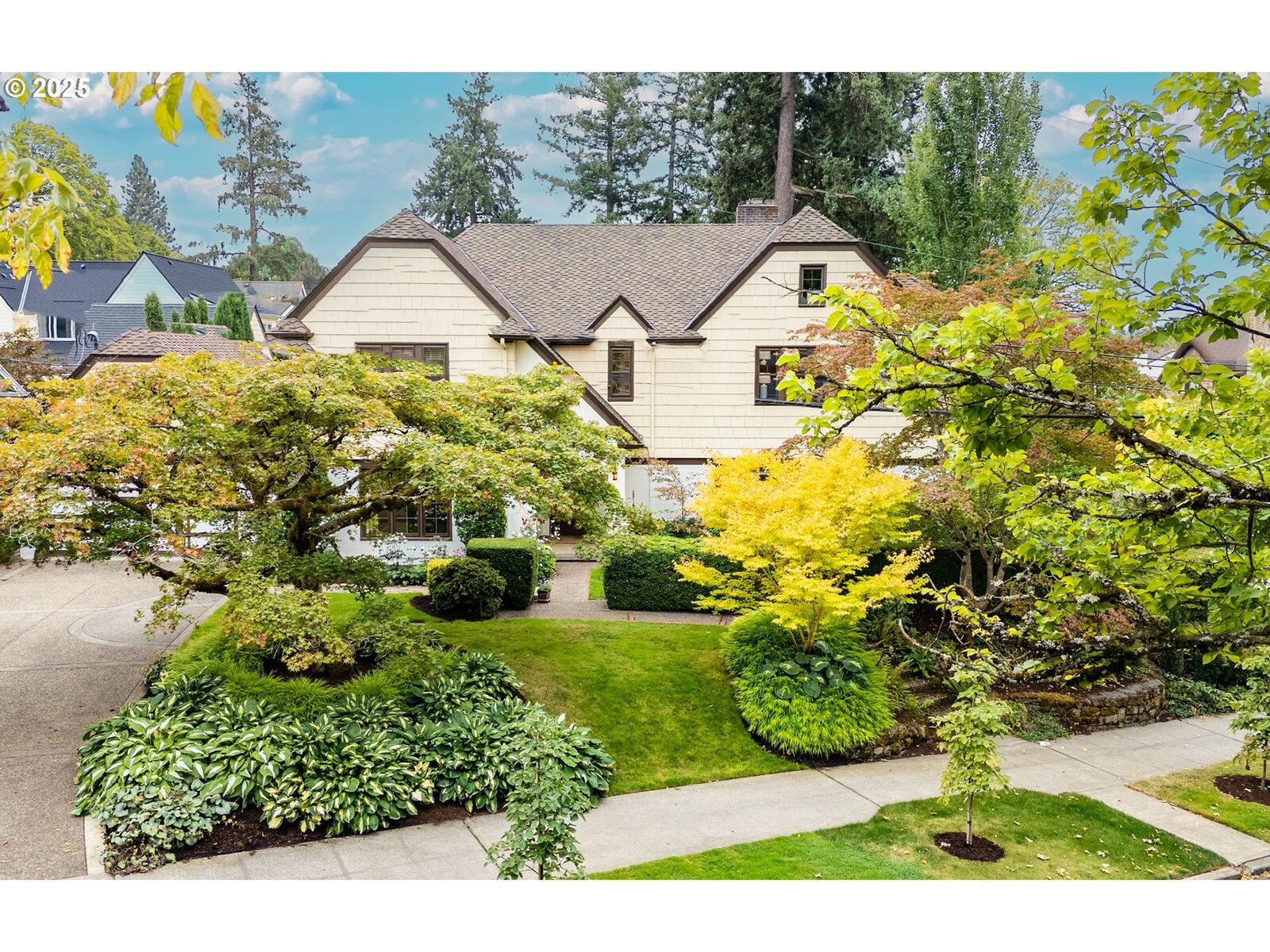 Property Photo:  2908 SE Tolman St  OR 97202 