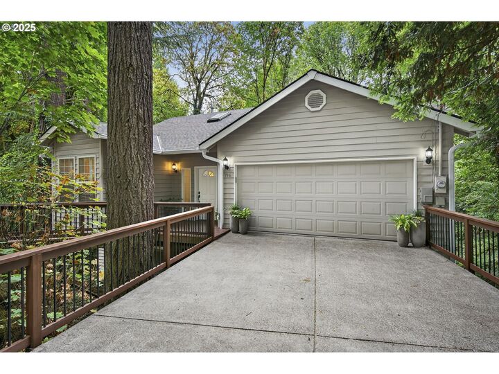 736 SW Burlingame Ter  Portland OR 97239 photo