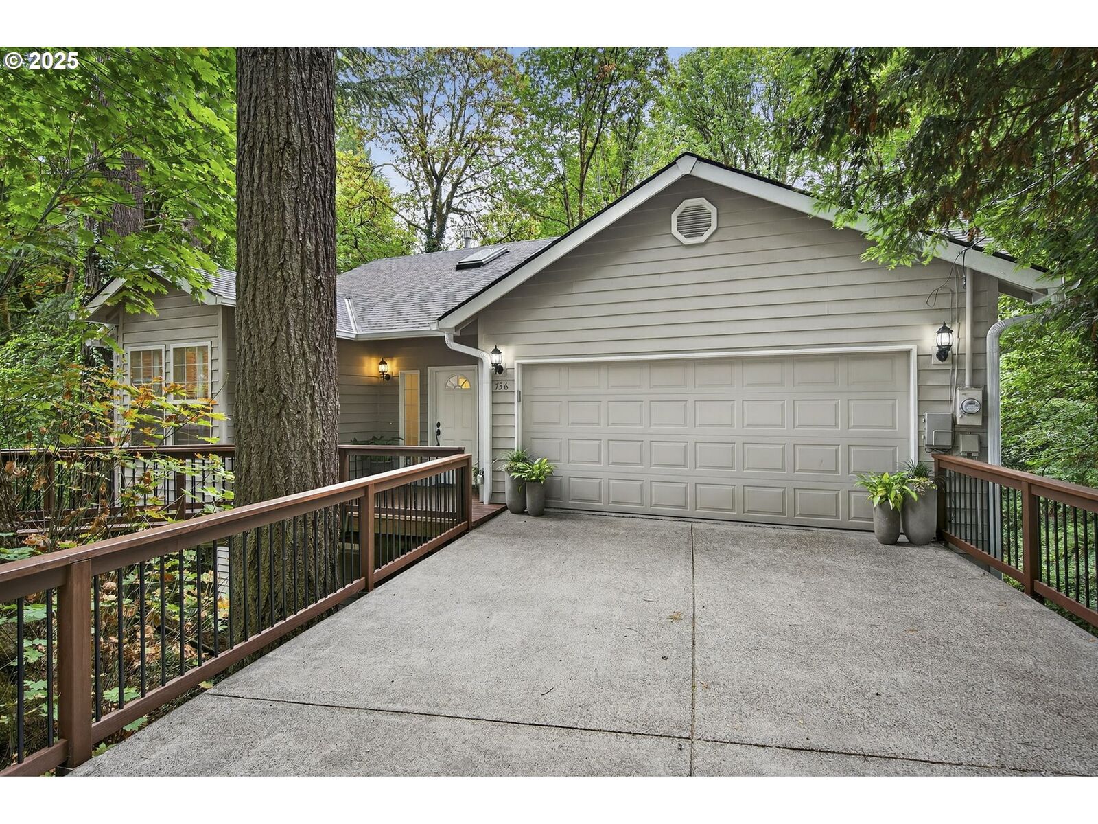 Property Photo:  736 SW Burlingame Ter  OR 97239 