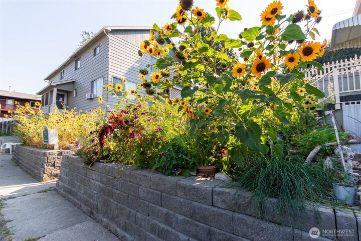 Property Photo:  319 S  Tonasket Avenue  WA 98855 