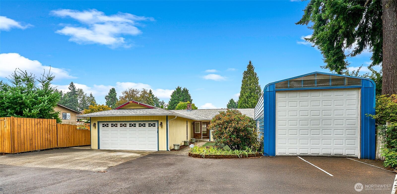 Property Photo: 26225 Woodland Way S WA 98030