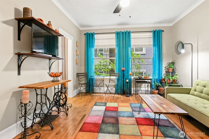 Property Photo:  7  Harrison Street 24  WA 98109 